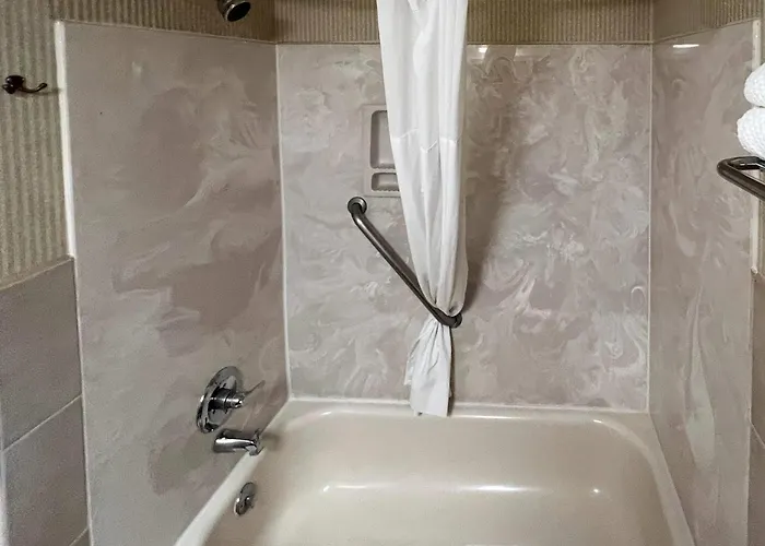 Quality Inn & Suites Grants - I-40