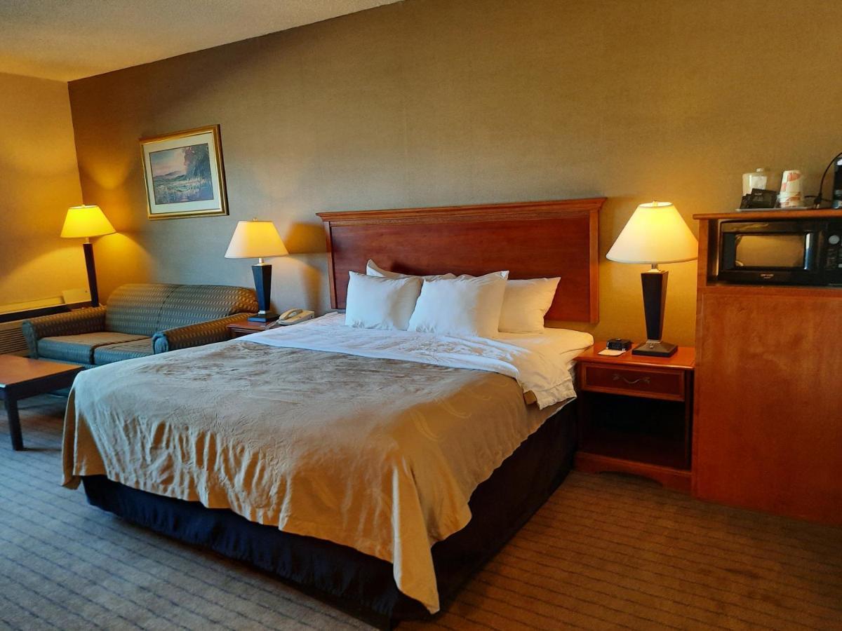 Quality & - I-40 Hotel