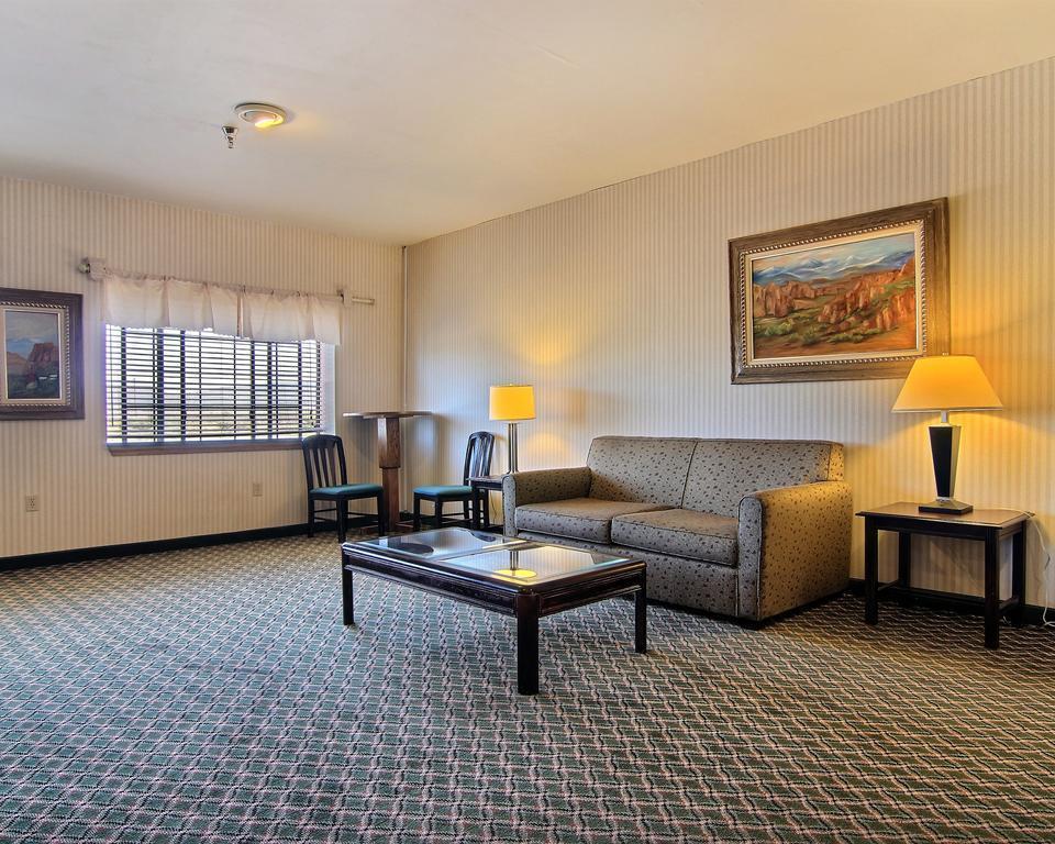 Quality & - I-40 Hotel 3*