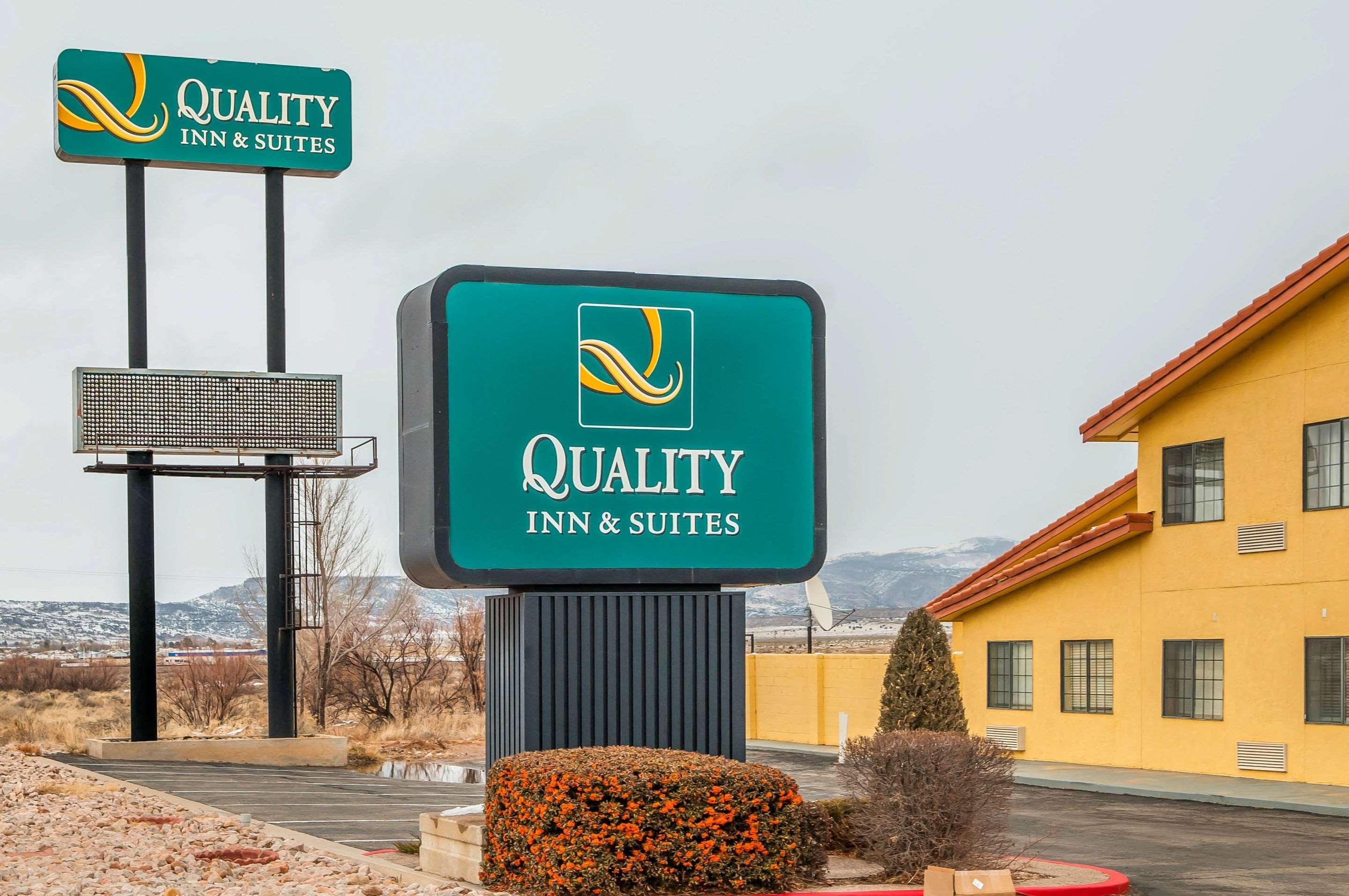 Hotel Quality & - I-40 3*