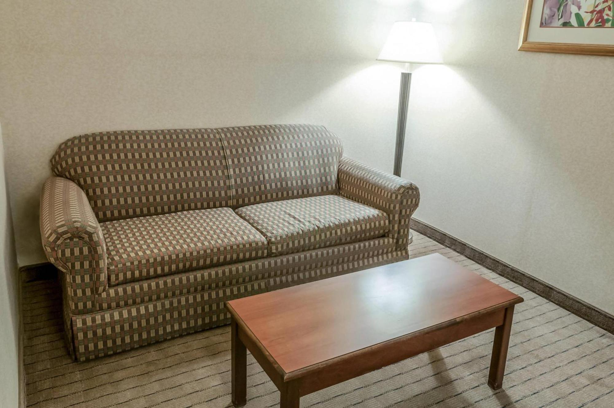 Quality & - I-40 Hotel Grants