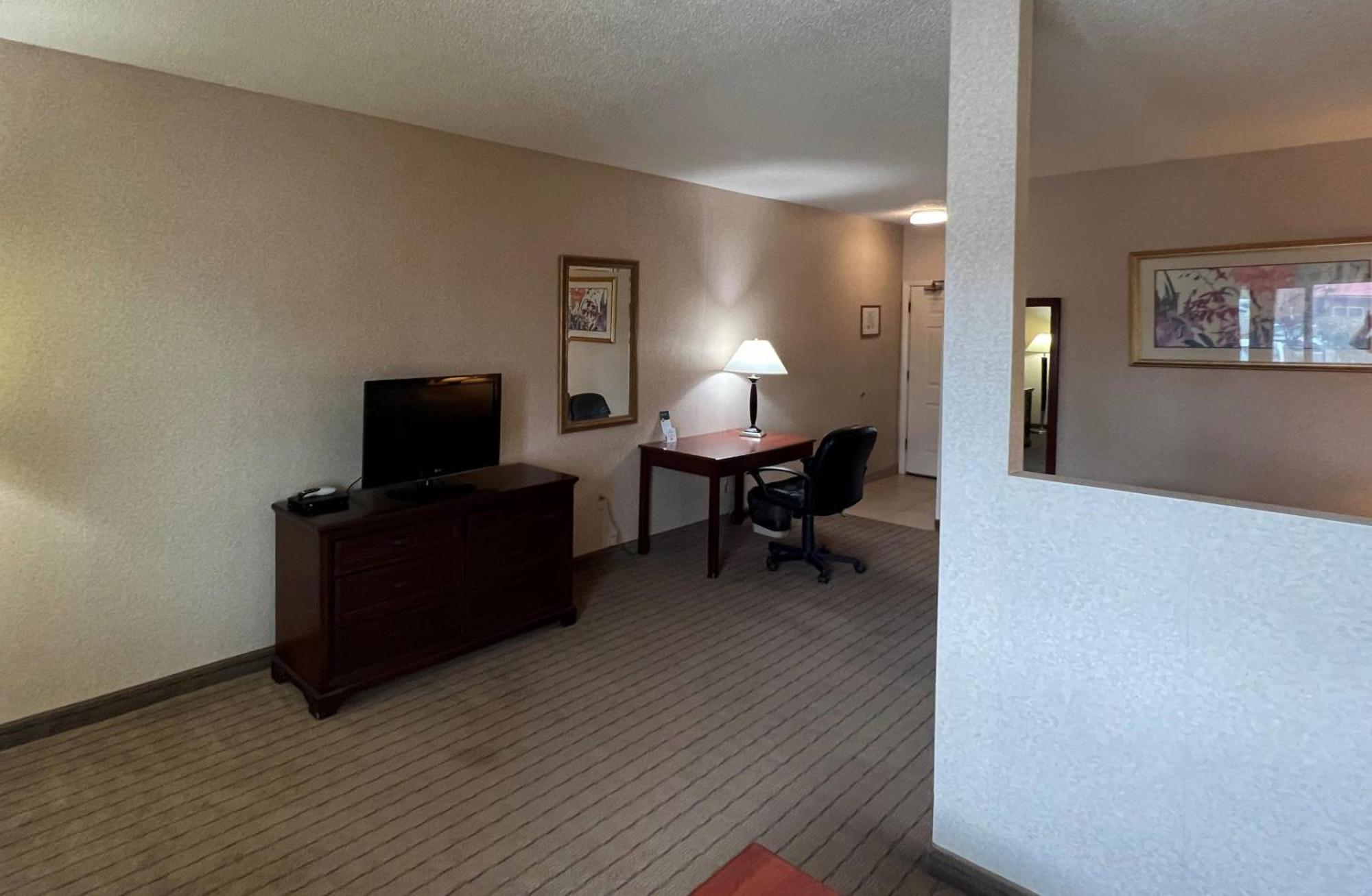 Hotel Quality & - I-40 Grants