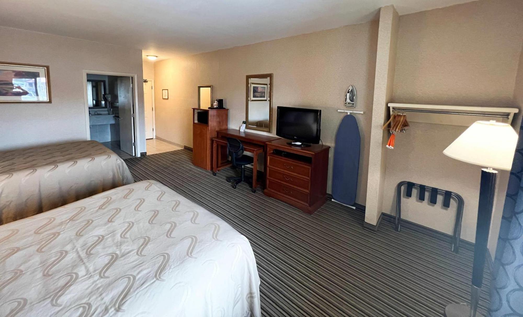 Hotel Quality & - I-40