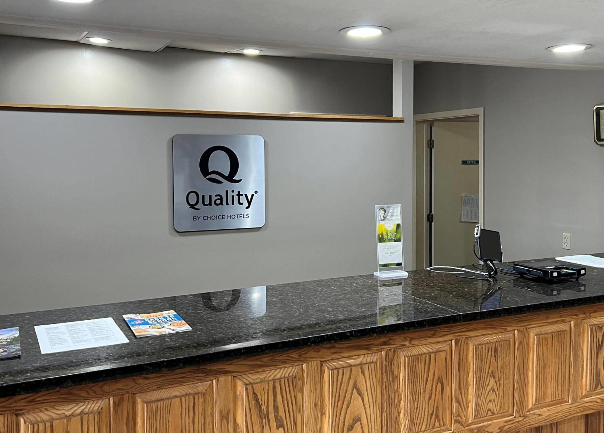 Hotel Quality & - I-40 3*